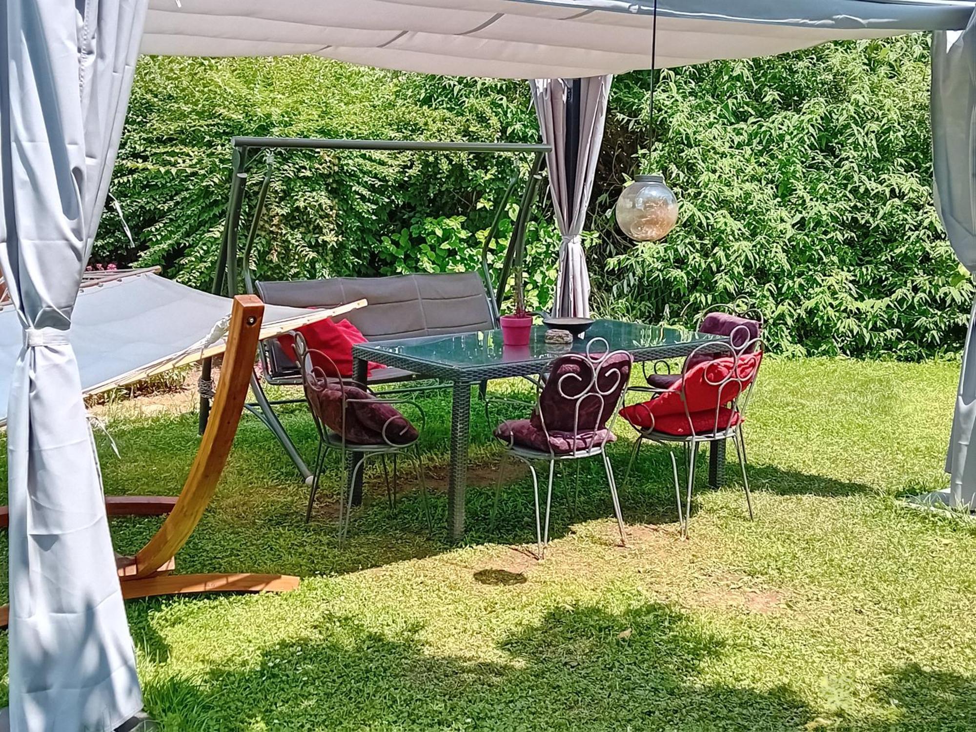 Camping Under The Walnut In Your Own Tent On A Shared Lot And Shared Bathroom Λιουμπλιάνα Εξωτερικό φωτογραφία